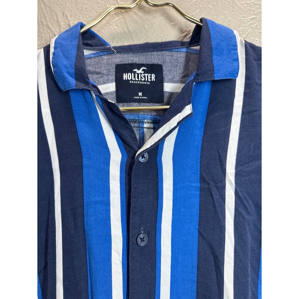 Hollister Mens Short Sleeve Button Up Shirt Blue‎ White Stripes Size Medium